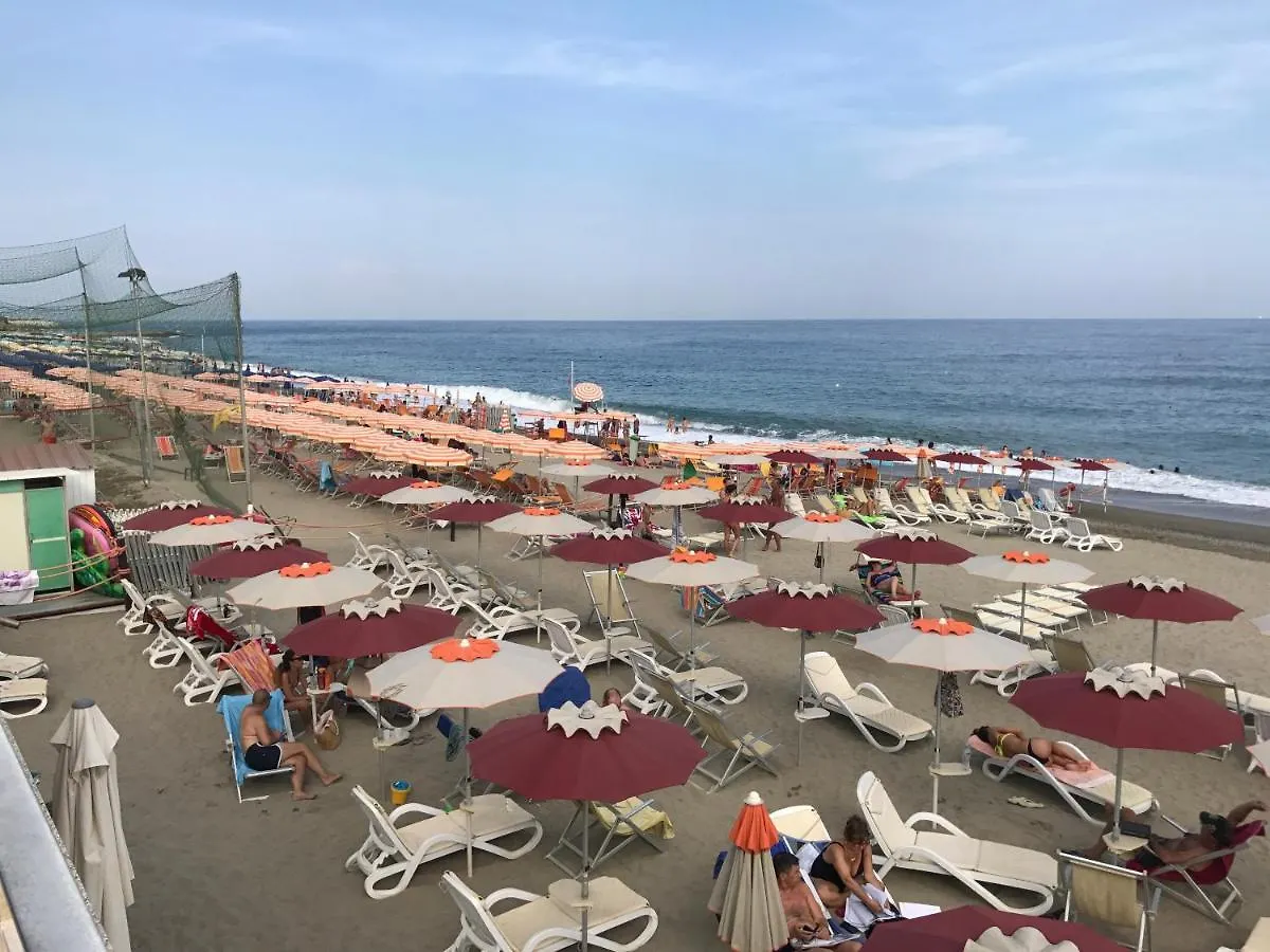 Casa Anne Vicino Al Centro, Al Mare, Alla Stazione Savona Apartment