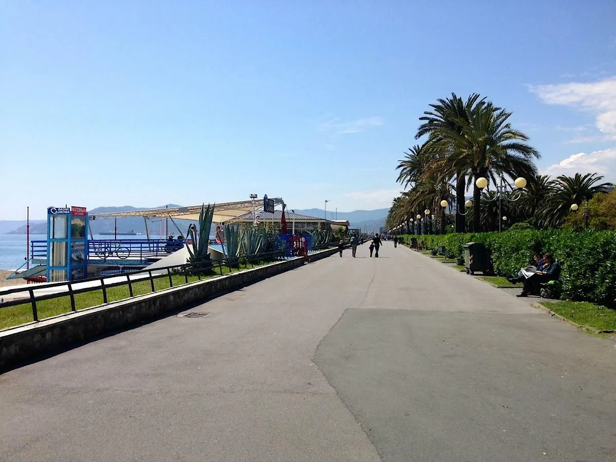 Apartment Casa Anne Vicino Al Centro, Al Mare, Alla Stazione Savona Italy